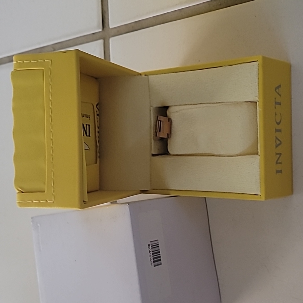 Invicta small watch box - Picture 2 of 2